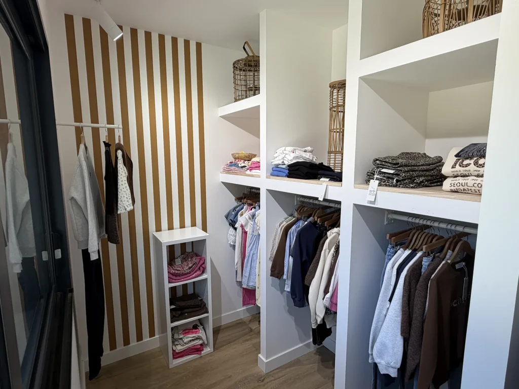 Rayon vêtements femme et enfant de la boutique Atelier Mère & Fille au Houlme